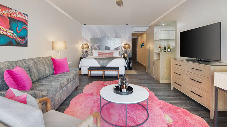 Luxury Junior Swim-Up Suite